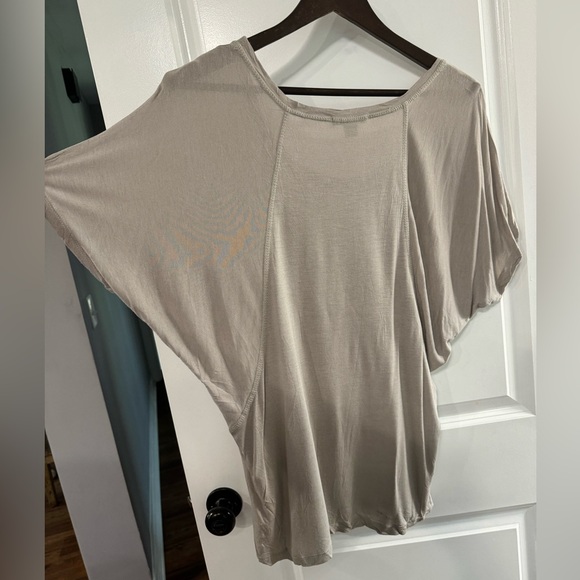 Forever21 small short sleeve loose cream blouse. - Picture 4 of 5